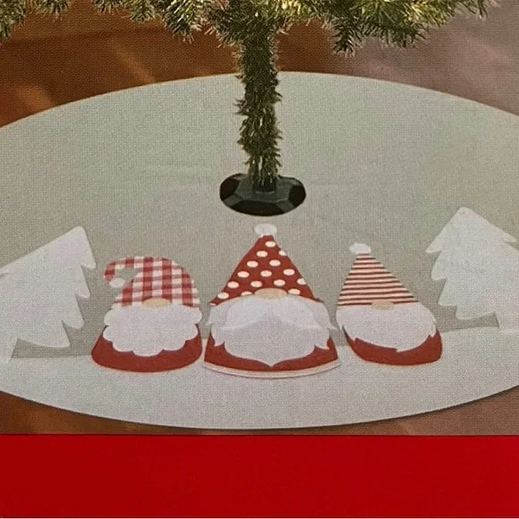 Gnomes Christmas Tree Skirt Felt Gray Red White NIP - Picture 1 of 5
